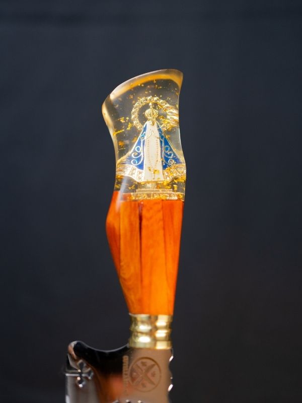 Faca Picanheira Nossa Senhora - Lâmina Personalizada e Cabo Transparente Dourado c/Miniatura